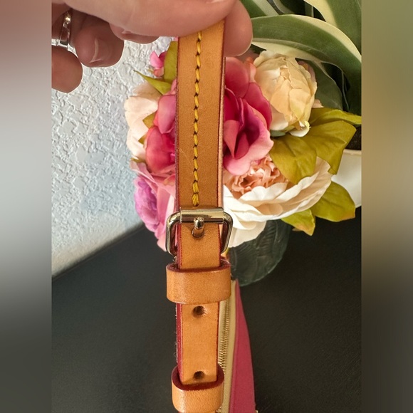 Dooney & Bourke Pink Fuchsia Mini Shoulder Bag, Excellent Condition 🩷 - Picture 12 of 16